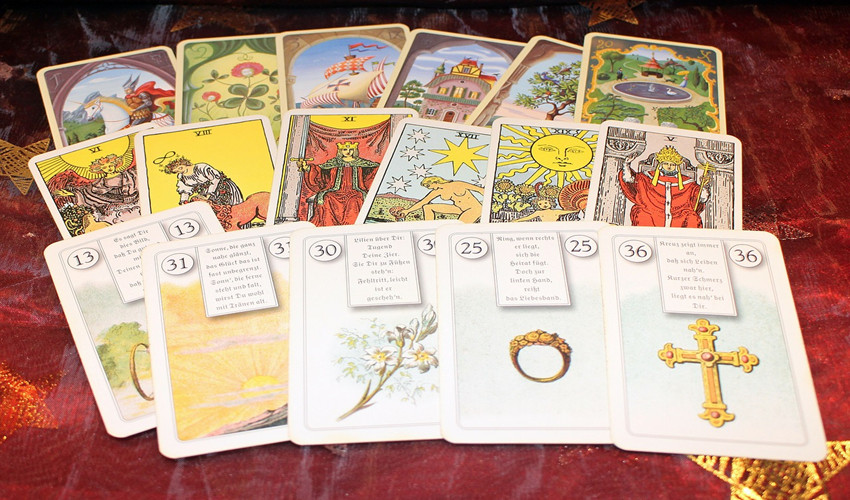 Set of tarot cards laid out