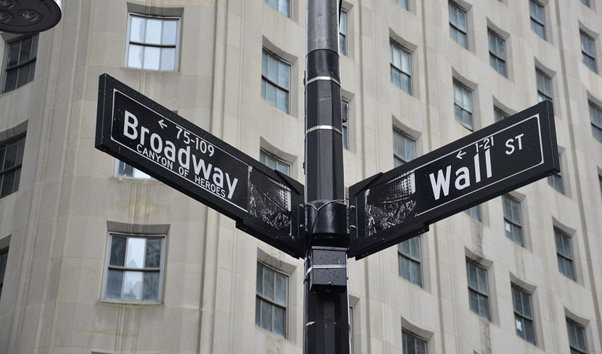 wall street sign in new york