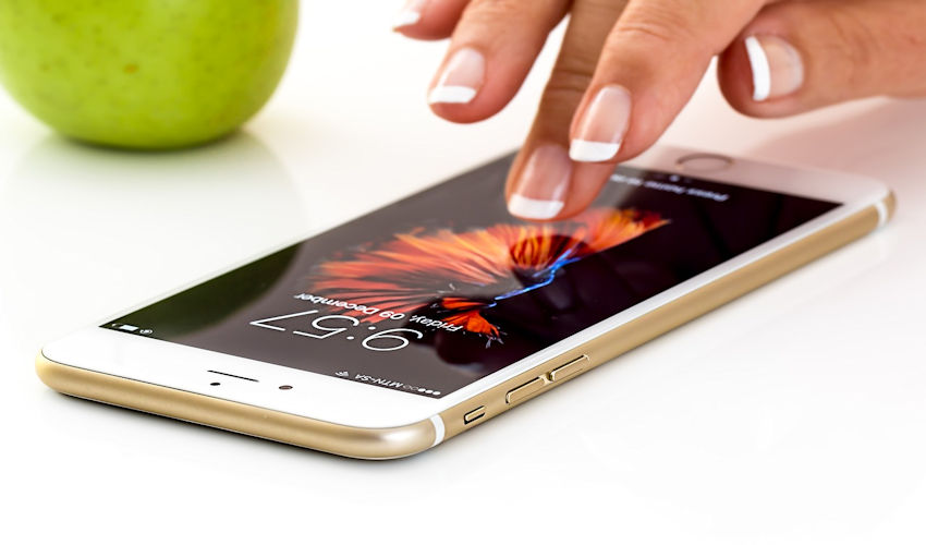 How This Shocking Hack Remotely Swipes iPhone & Android Touchscreens Using Charging Cables